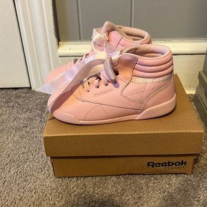 Toddler Girls pink Reebok Classic  sneakers